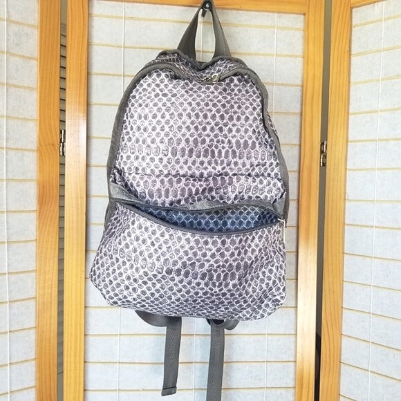 Lesportsac Nylon Backpack Gray With Removable Zipper Pouch Padded Straps - Picture 1 of 11